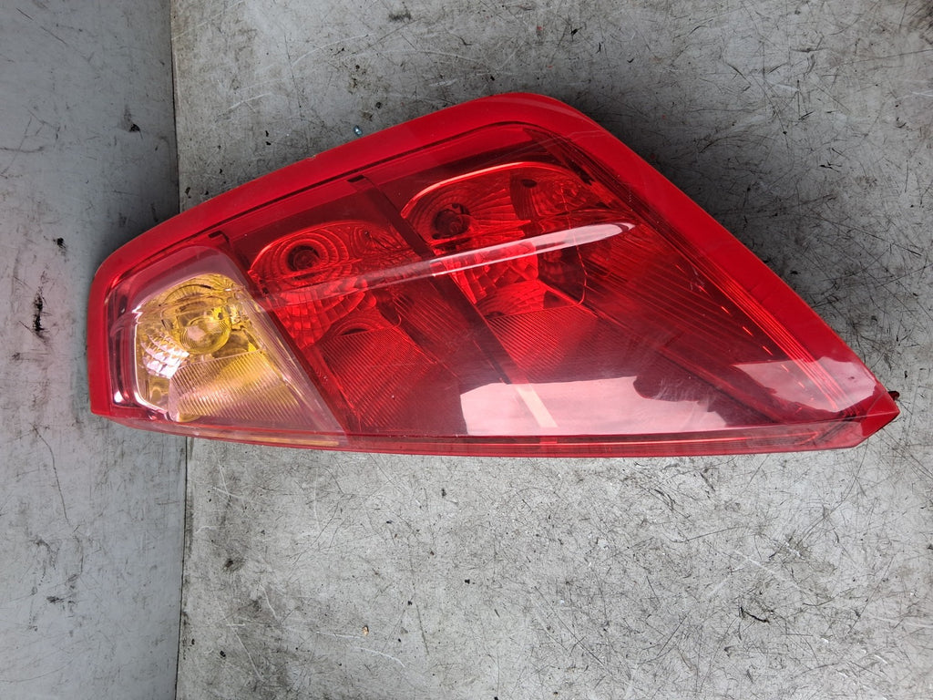 2007 FIAT GRANDE PUNTO OSR DRIVER SIDE REAR RIGHT TAIL LIGHT 51701589