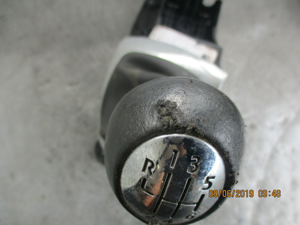 RENAULT MEGANE MK3 GEAR STICK SURROUND TRIM & KNOB 6 SPEED 8201062921A