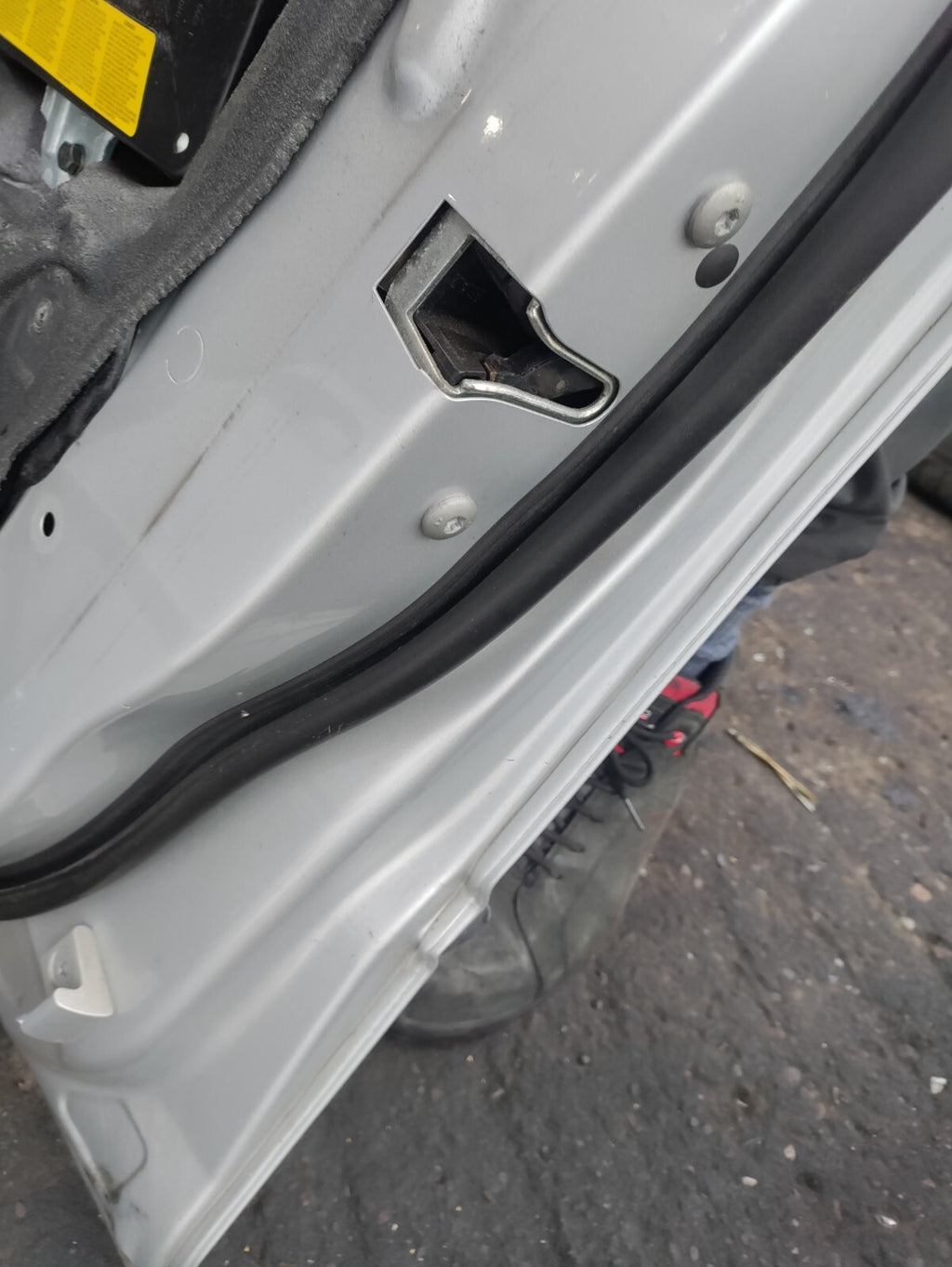 BMW 3 SERIES E46 2002 OSF DRIVER SIDE FRONT DOOR SILVER