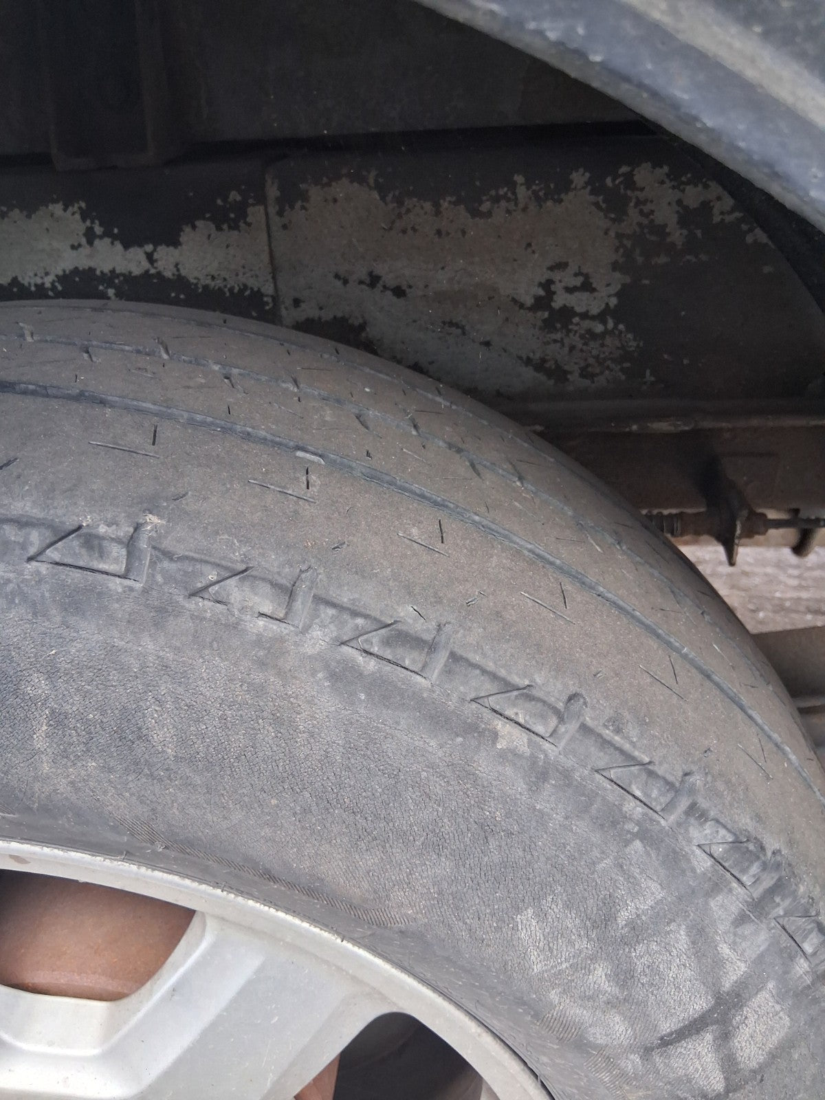 2020 SAIC LDV V80 16 INCH ALLOY WHEEL WITH TYRE 215/75R16