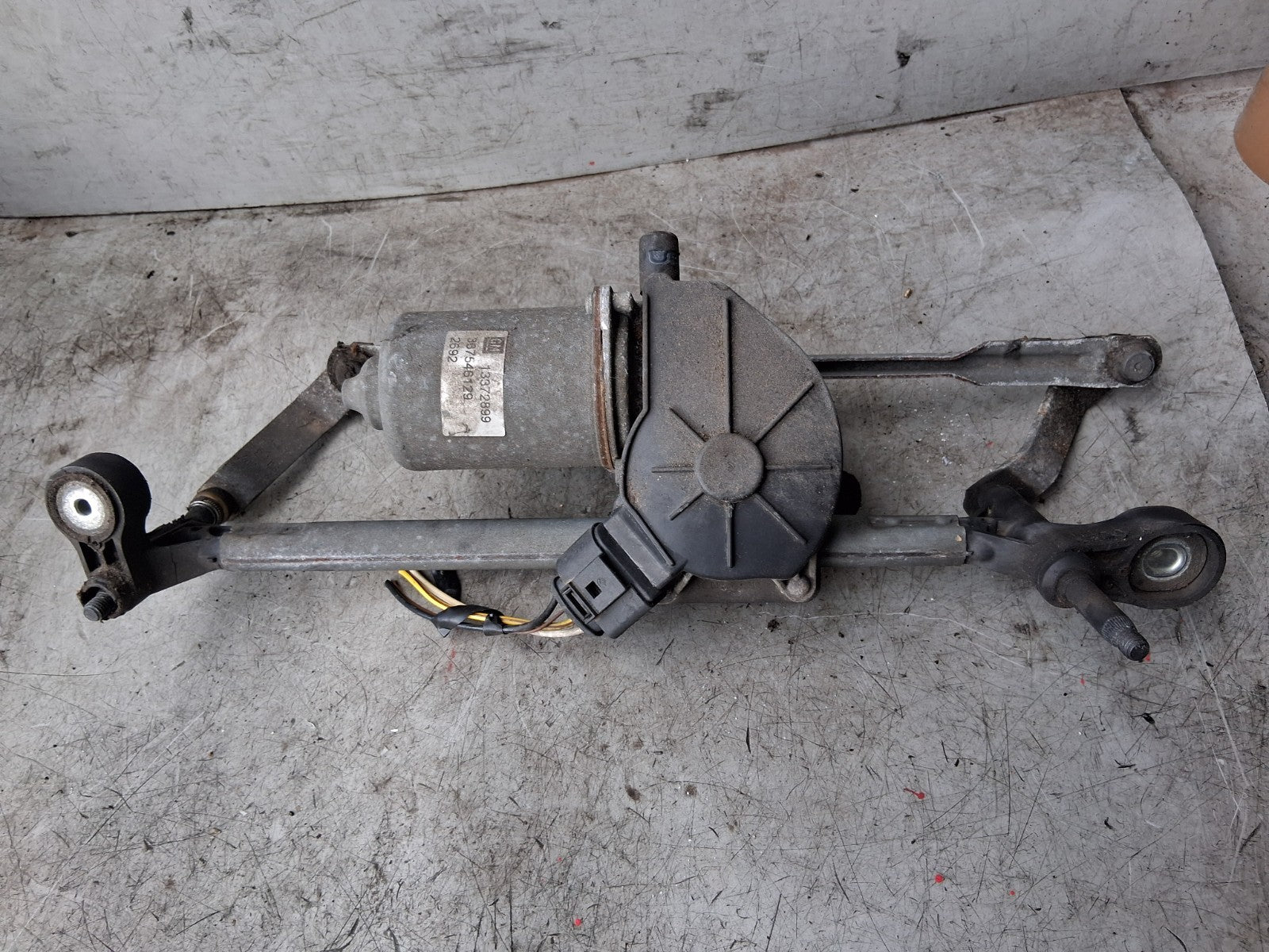 VAUXHALL CORSA D 2011 FRONT WINDCREEN WIPER MOTOR 13372899