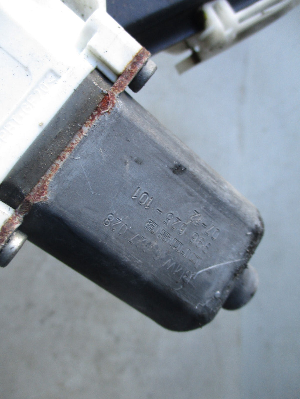 2007 BMW 3 SERIES E90 OSF DRIVER SIDE FRONT WINDOW MOTOR REGULATOR