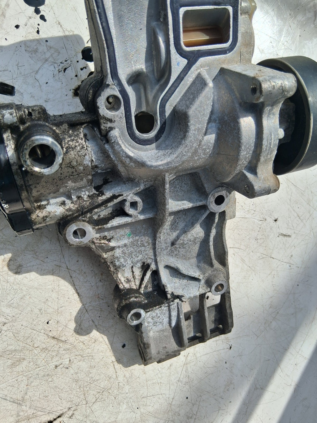 2018 BMW X1 F48 2.0 DIESEL COOLANT WATER PUMP HOUSING 8591719