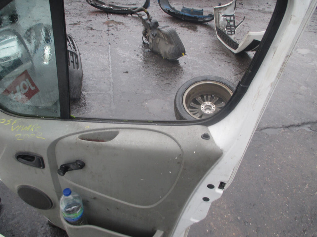VAUXHALL VIVARO MK1 2002 OSF DRIVER SIDE FRONT DOOR WHITE