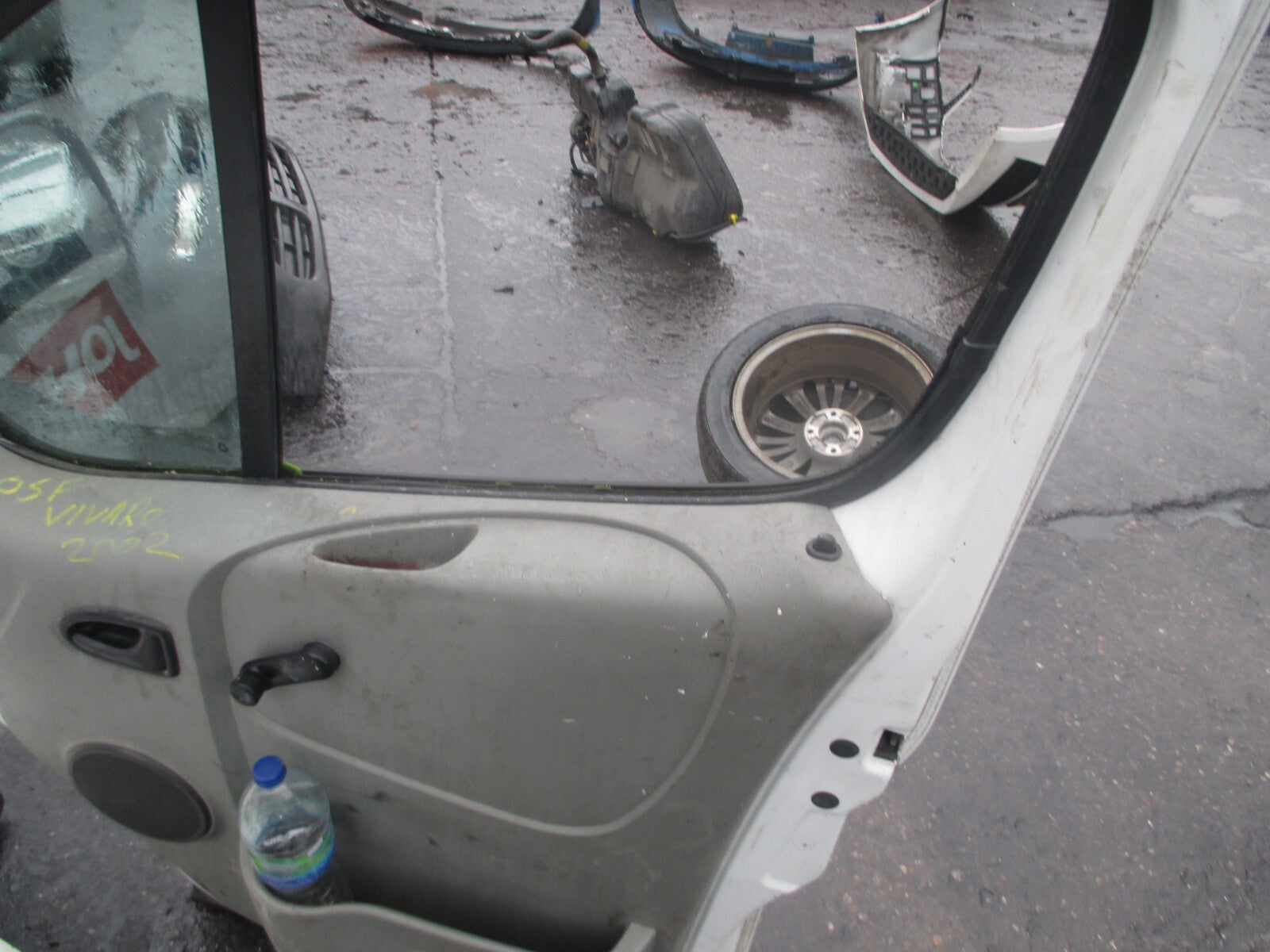 VAUXHALL VIVARO MK1 2002 OSF DRIVER SIDE FRONT DOOR WHITE