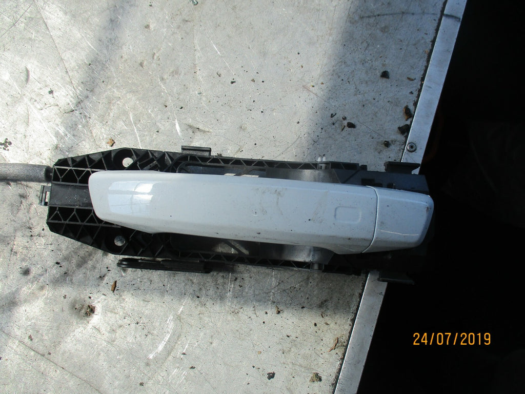AUDI A3 8V (MK3) 1.6 TDI DRIVER OFF SIDE FRONT DOOR LOCK AND HANDLE 8X2 837 015B