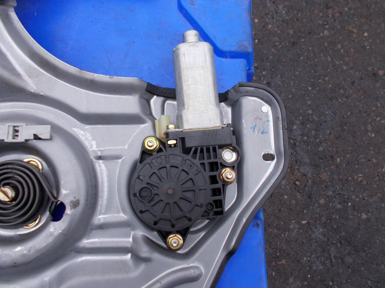 2005 HYUNDAI TRAJET GSI NSF PASSENGER SIDE FRONT WINDOW REGULATOR 824703A000