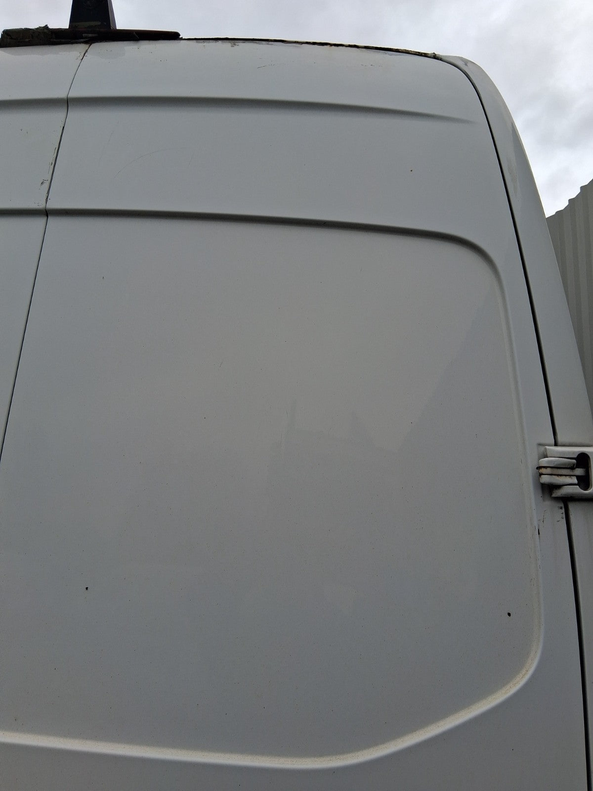 2018 MERCEDES BENZ SPRINTER W907 OSR DRIVER SIDE COMPLETE REAR RIGHT DOOR WHITE