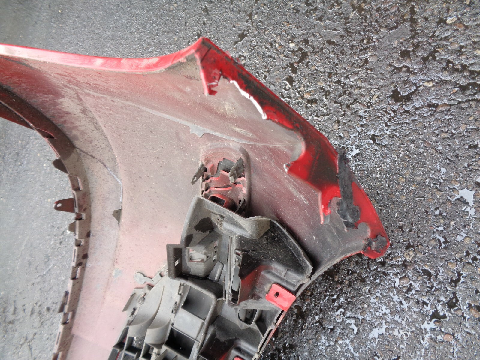 PEUGEOT 207 2006 FRONT COMPLETE BUMPER DAMAGED BRACKET RED