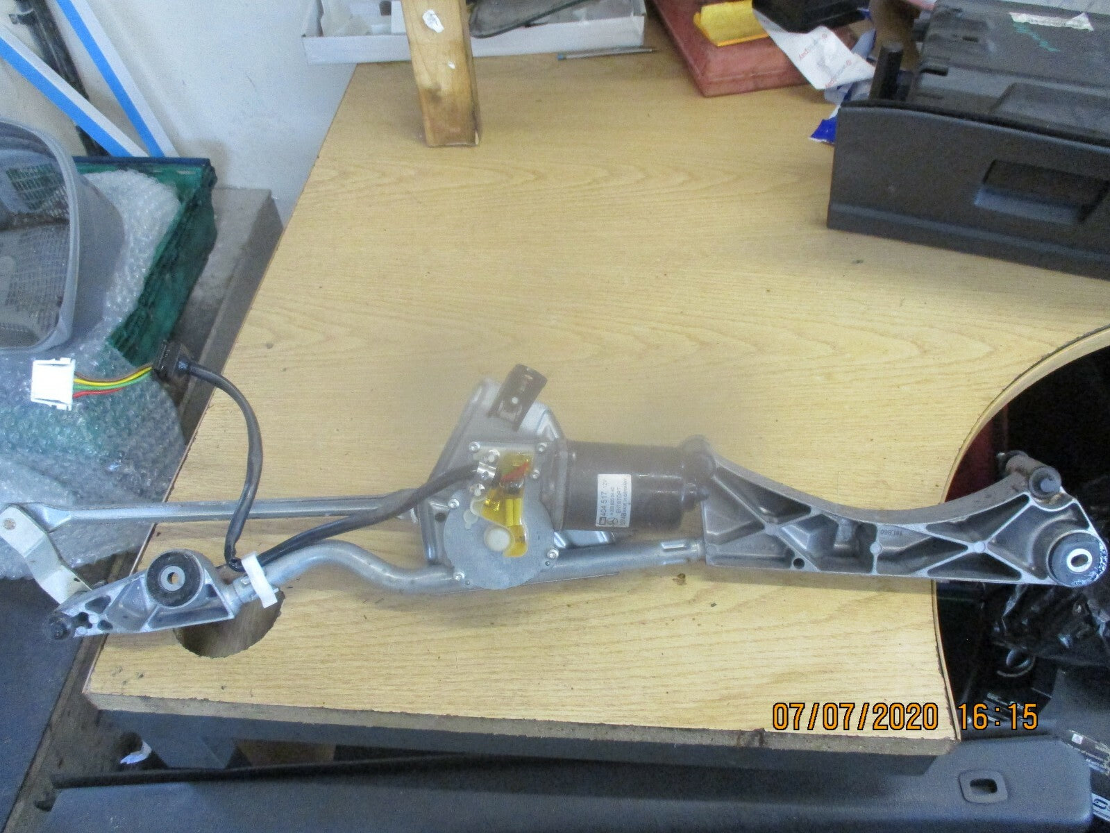 MERCEDES C CLASS FRONT WINDSCREEN WIPER MOTOR WITH LINKAGES 40451712V