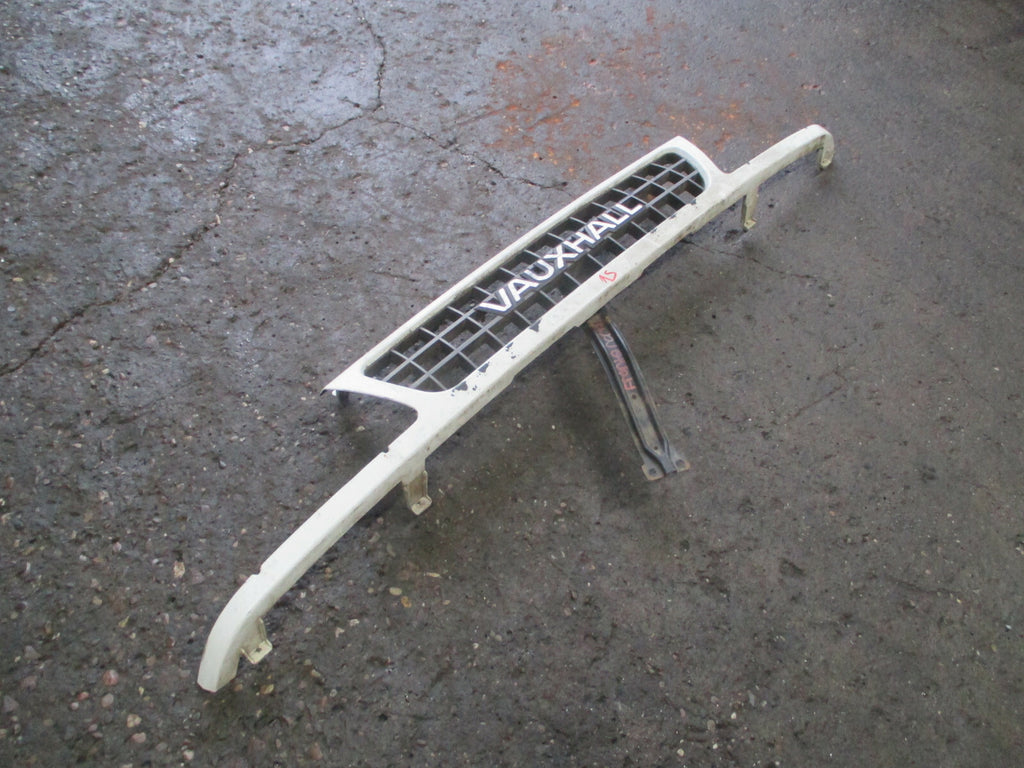 1995 VAUXHALL FRONTERA WHITE FRONT GRILL GRILLE BUMPER