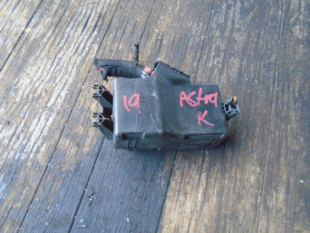 VAUXHALL ASTRA K 2019 MK7 ENGINE FUSE RELAY BOX 15513165