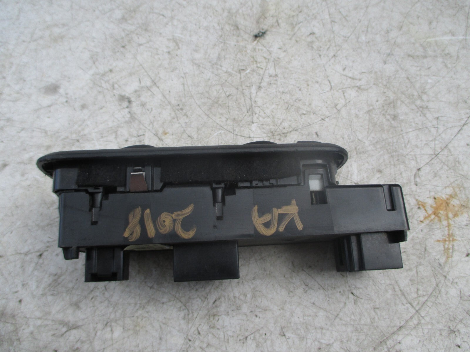 FORD KA + 2018 1.2 PETROL OSF DRIVER SIDE WINDOW SWITCHES G1B514A132BA