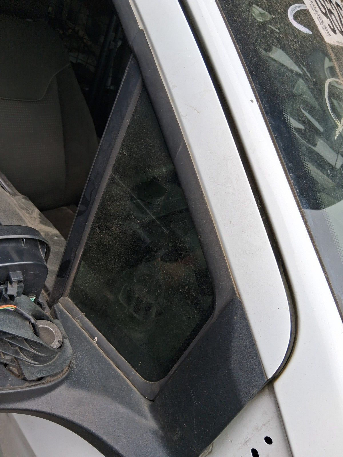 2015 FORD TRANSIT COURIER MK1 OSF DRIVER FRONT QUARTER WINDOW GLASS