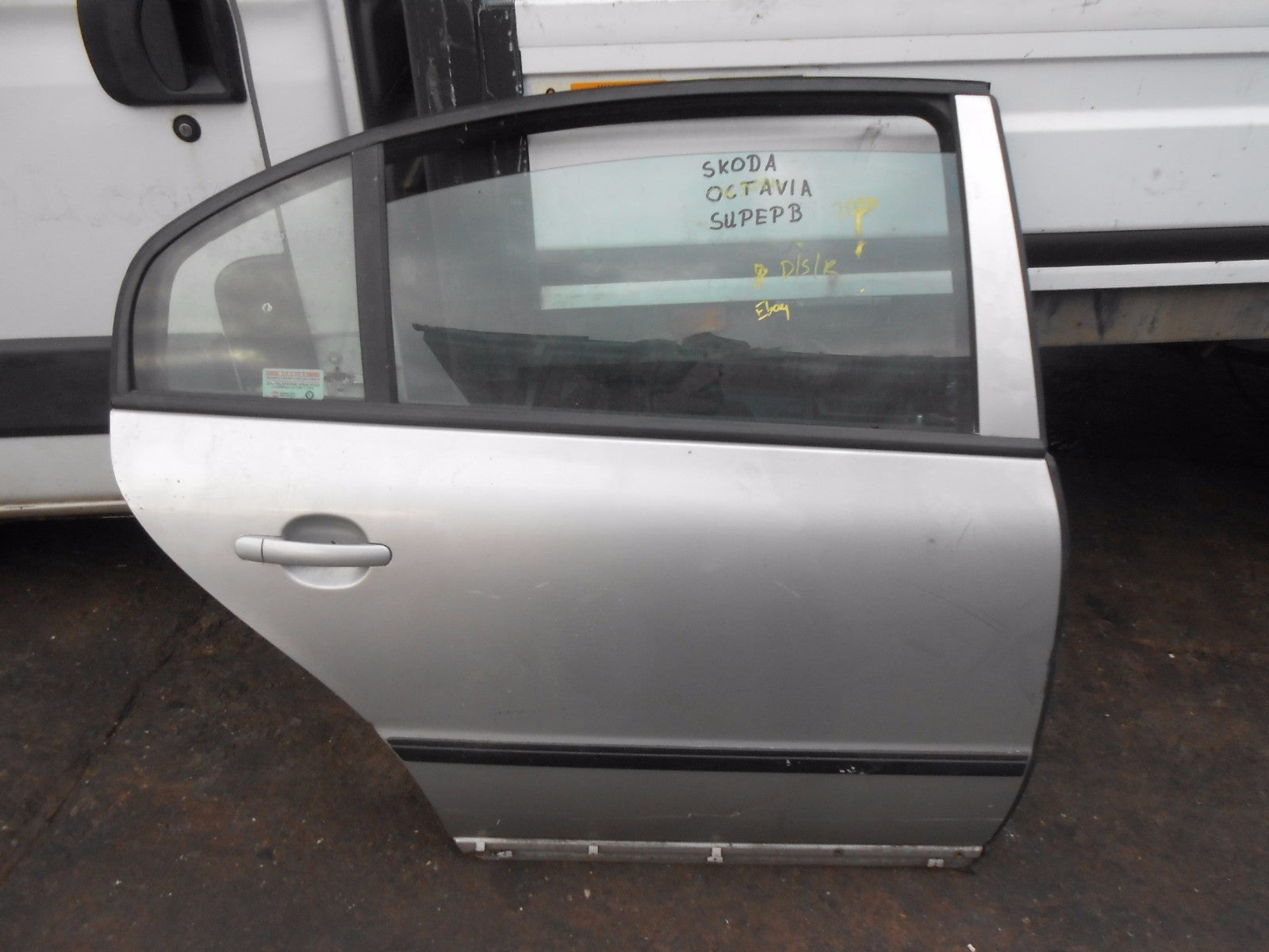 2001 - 2008 SKODA SUPERB B5 3U SALOON OSR DRIVER SIDE REAR DOOR COMPLETE SILVER