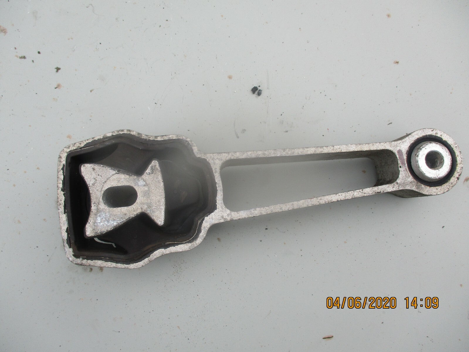 LAND ROVER DISCOVERY SPORT L550 2.0 ENGINE MOUNT