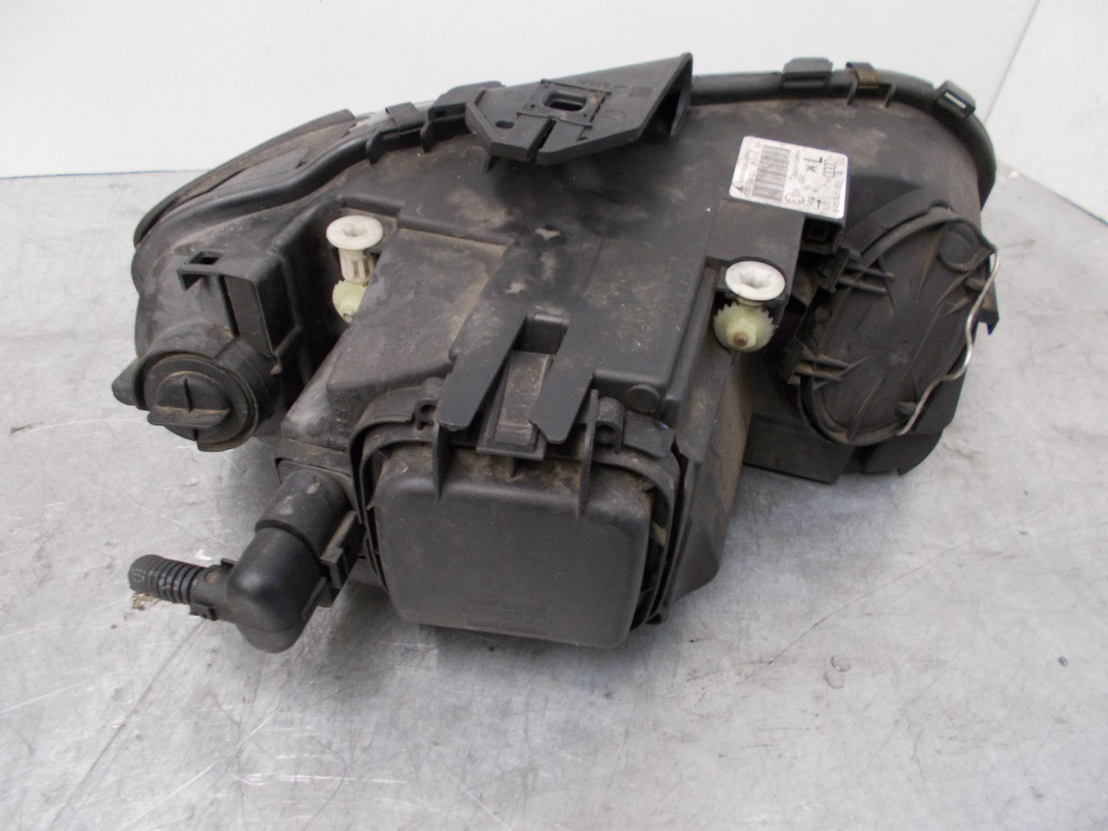 2005 AUDI A3 8P (MK2) NS PASSENGER SIDE HEADLIGHT ASSEMBLY 8P0941003L