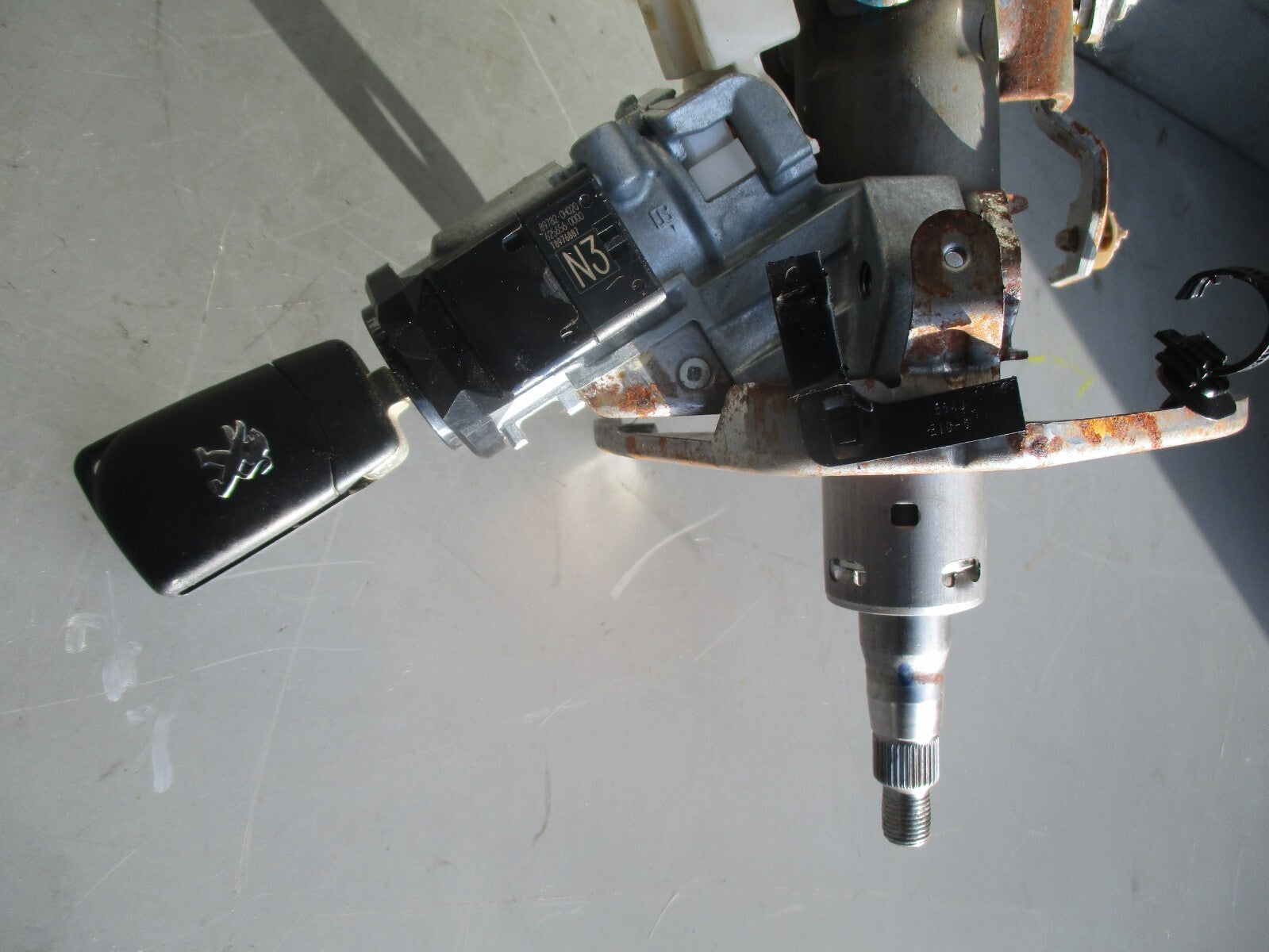 2019 PEUGEOT 108 POWER STEERING COLUMN PUMP INGITION BARREL WITH KEY 452500H081