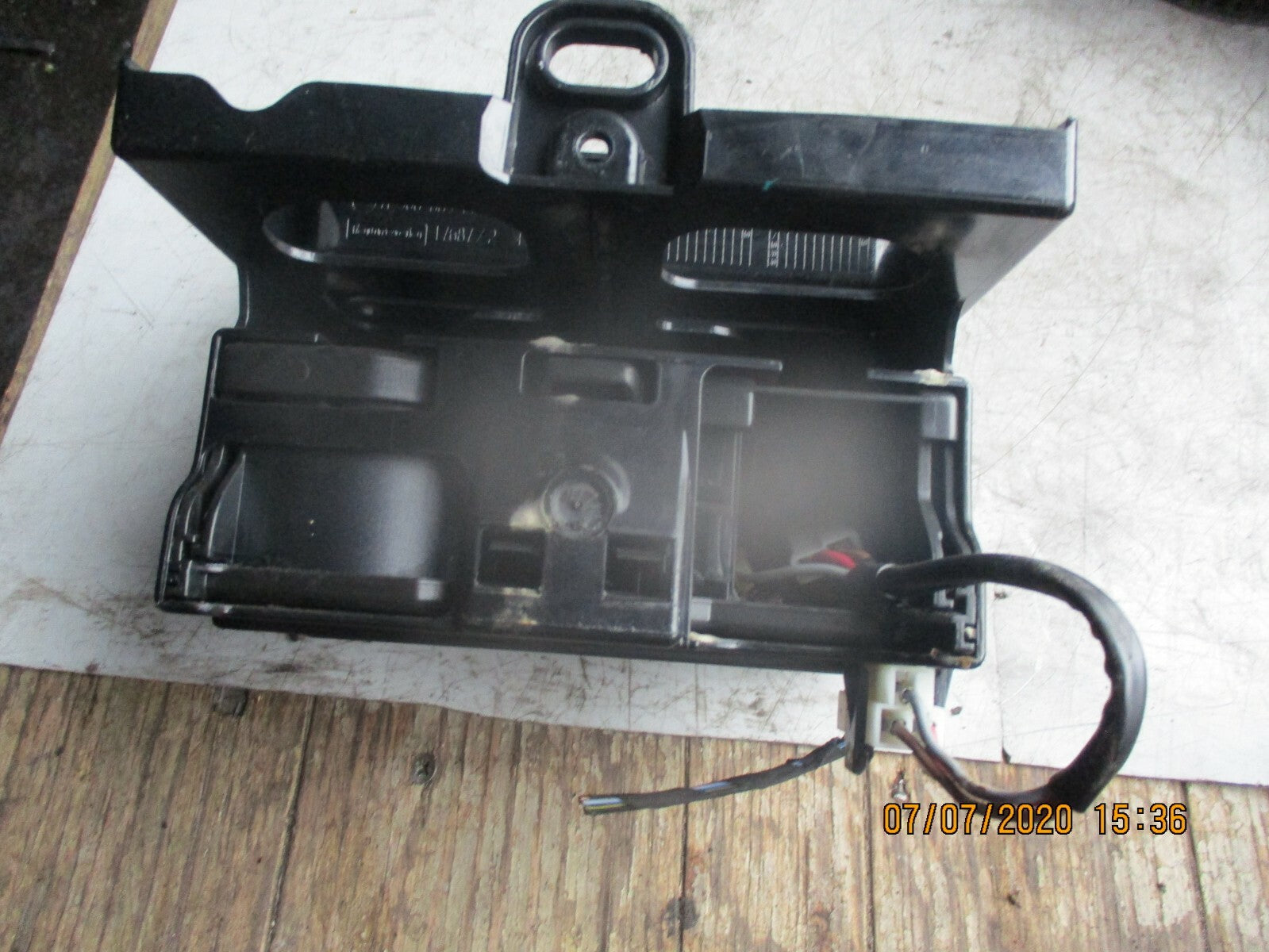 VW VOLKSWAGEN 2015 CRAFTER MK1 CENTRE CONSOLE CUP HOLDER A906 689 00 47