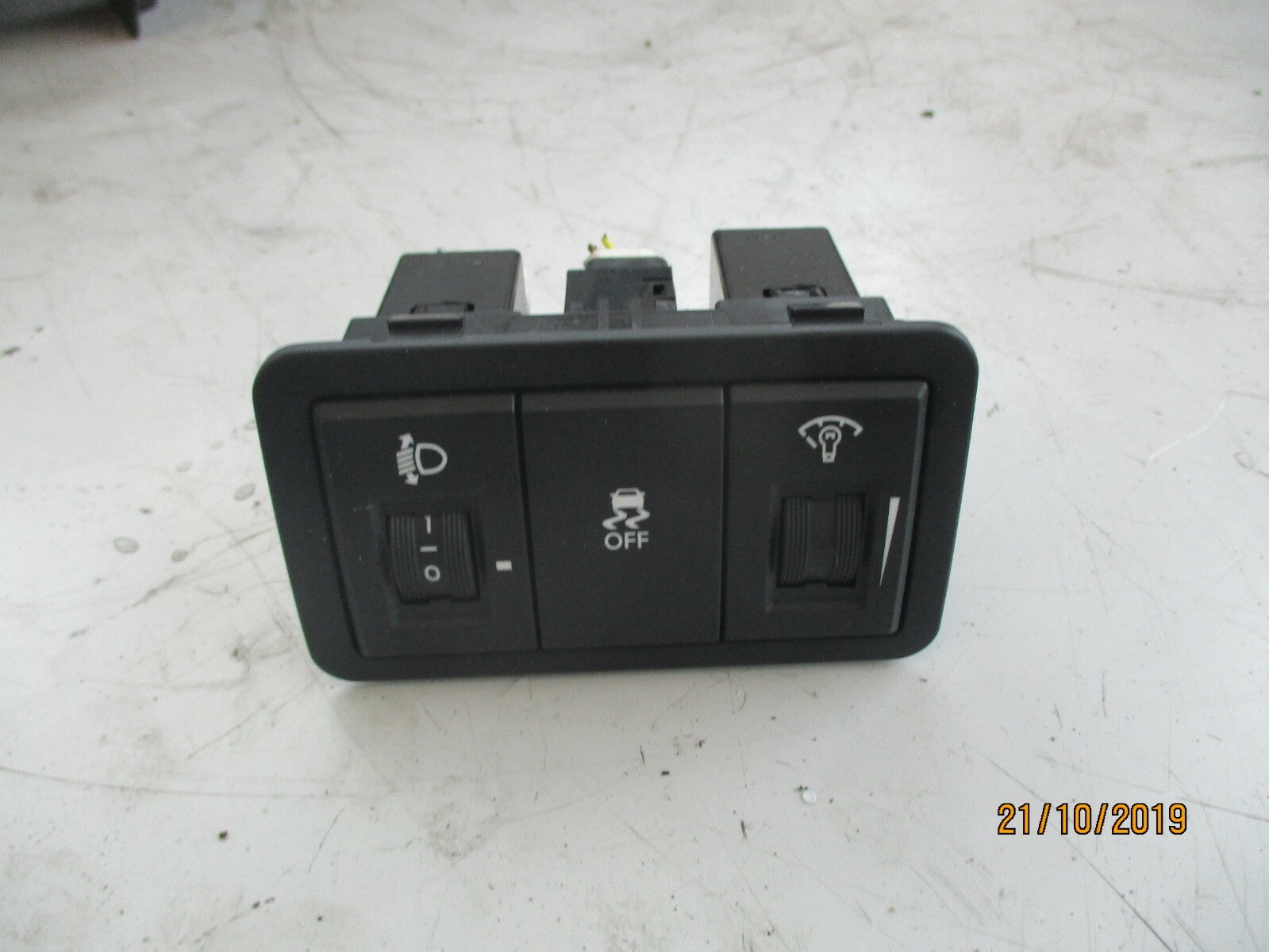 HYUNDAI i20 PB MK1 CENTRE CONSOLE HEADLIGHT CONTROL SWITCHES UNIT