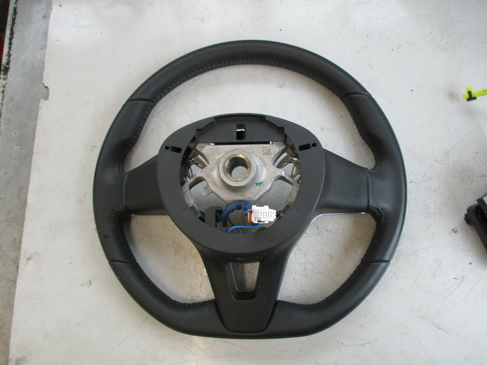 NISSAN QASHQAI J11 FACELIFT FLAT BOTTOM MULTI FUNCTION STEERING WHEEL 48430HV05C