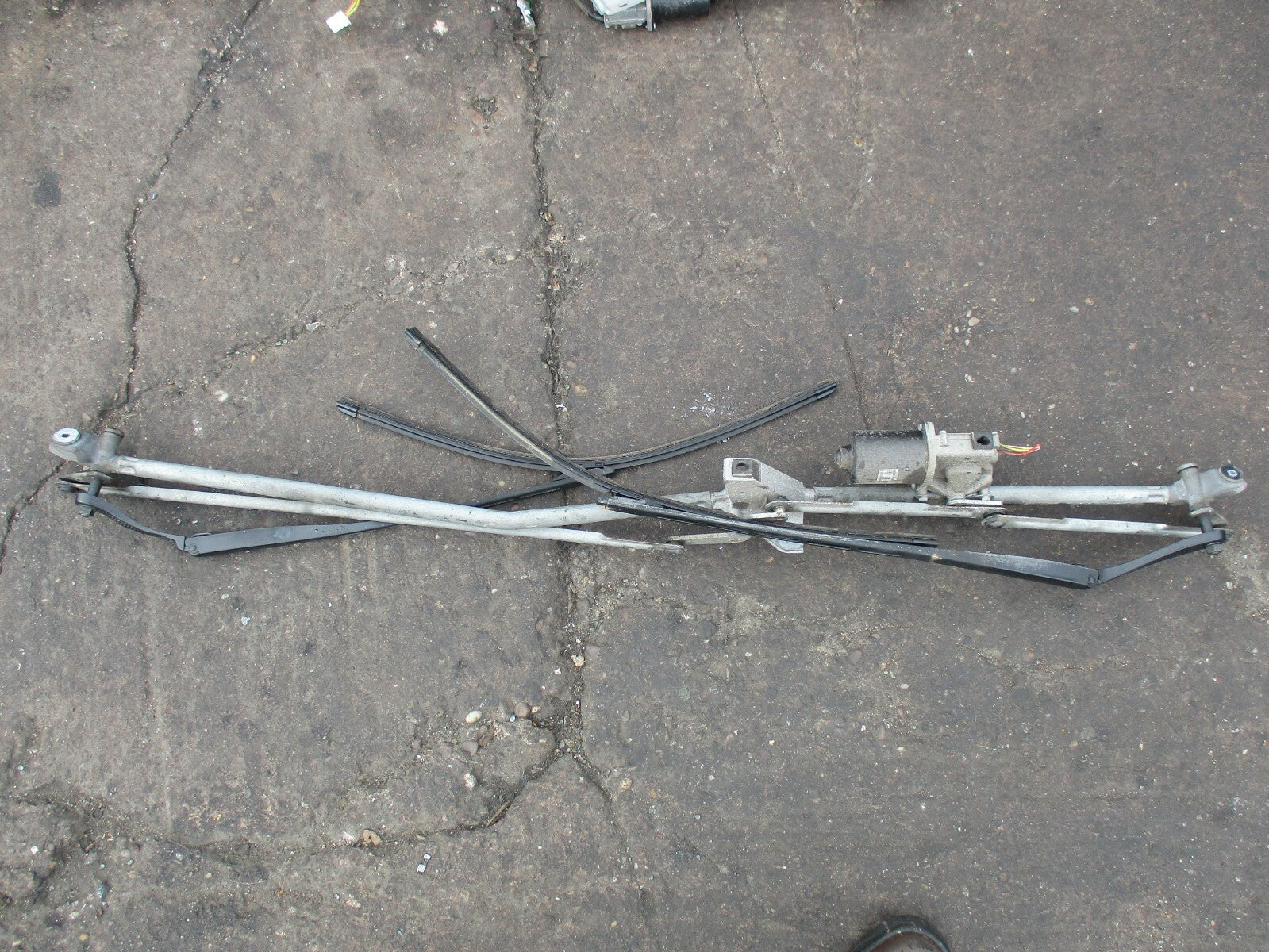 PEUGEOT 307 FRONT WINDSCREEN WIPER MOTOR LINKAGE MECHANISM