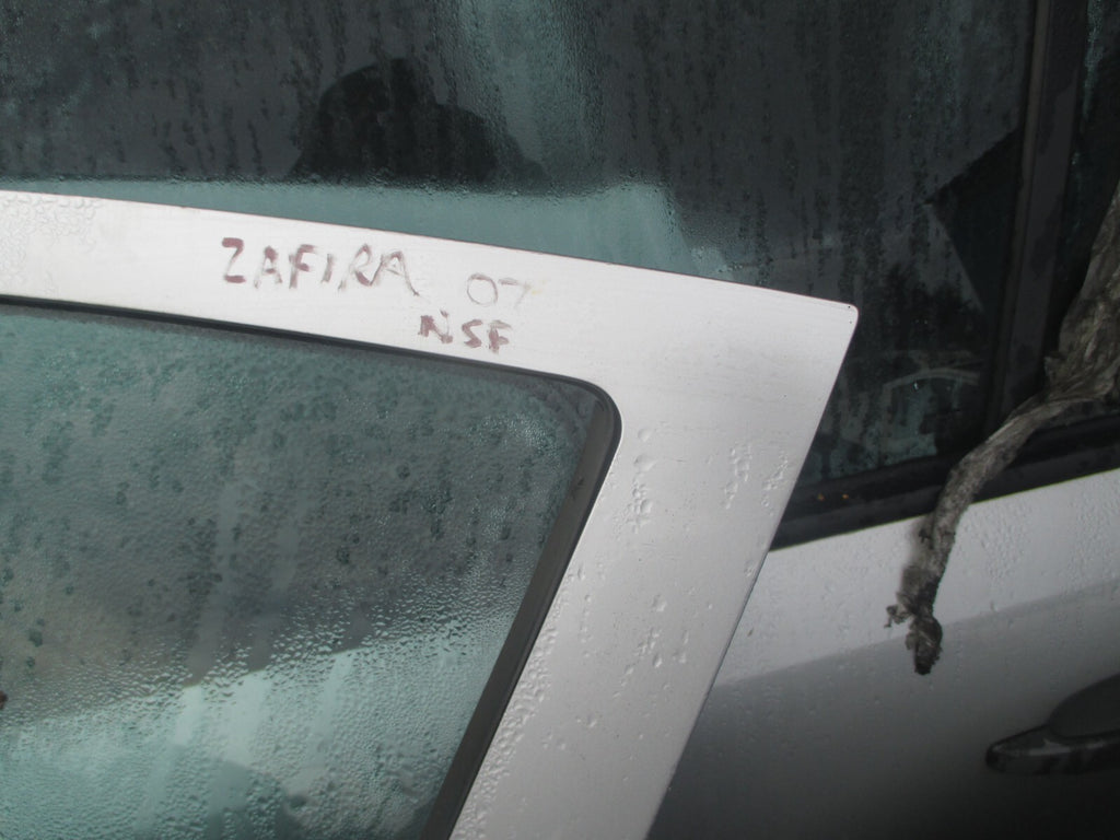 VAUXHALL ZAFIRA B 2007 NSF PASSENGER SIDE FRONT DOOR SILVER