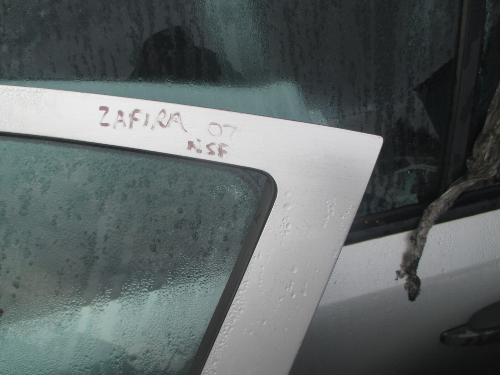 VAUXHALL ZAFIRA B 2007 NSF PASSENGER SIDE FRONT DOOR SILVER