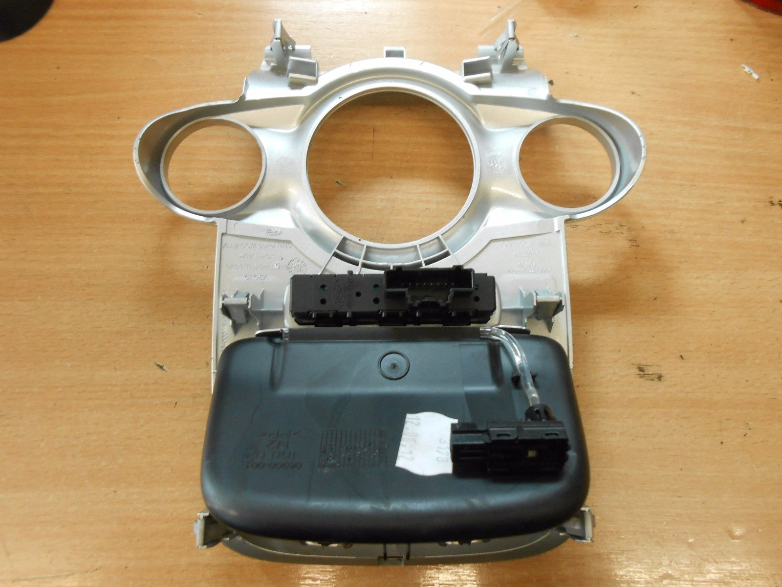 FORD FIESTA MK8 2014 HEATER CONTROL SURROUND TRIM SILVER 8A61-18D422-BGW