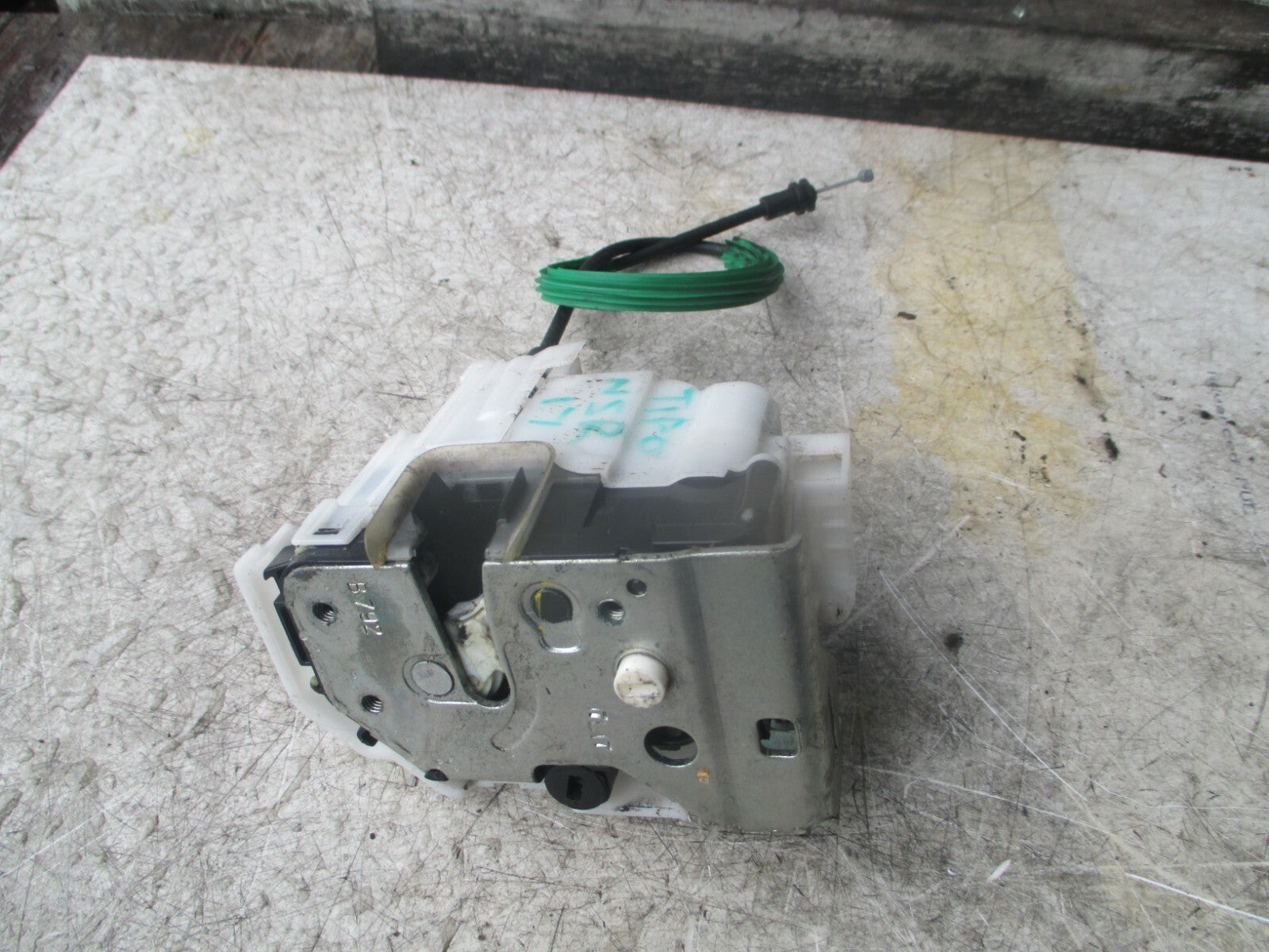 FIAT TIPO 2017 NSR PASSENGER SIDE REAR DOOR LOCK MECHANISM 52016000
