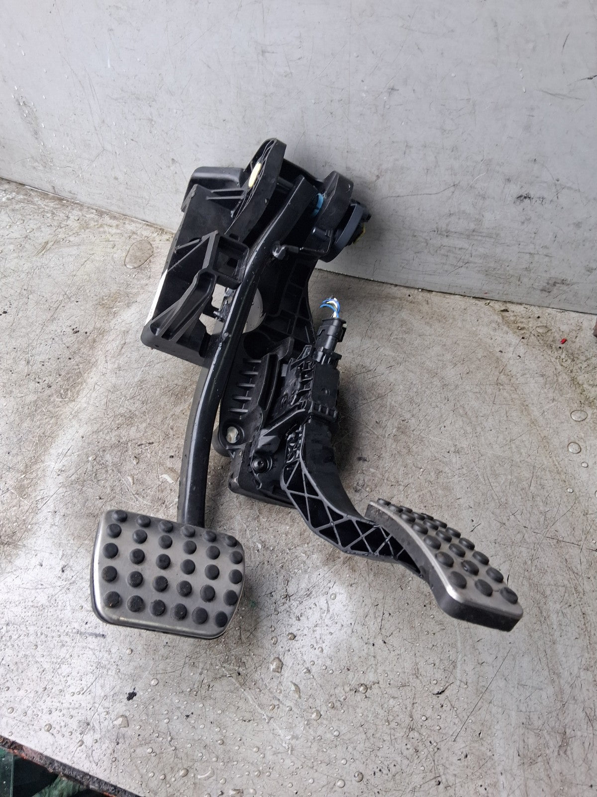 2021 MERCEDES A CLASS V177 HYBRID BRAKE ACCELERATOR PEDAL ASSEMBLY A2472903800