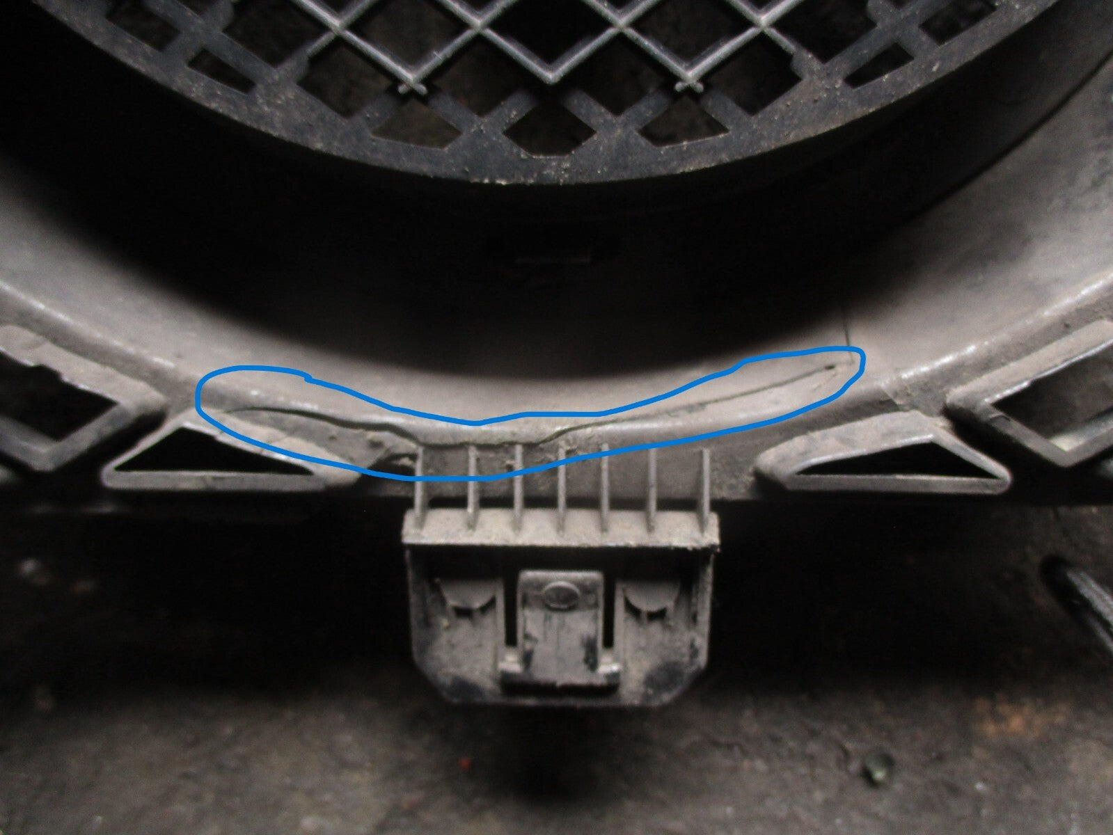 2013 MERCEDES SPRINTER W906 FRONT CENTRE GRILLE BLACK A90688003