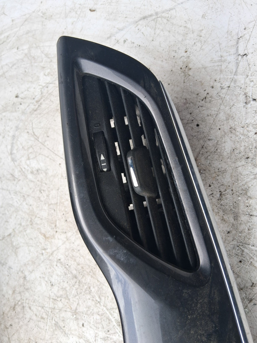 2016 VAUXHALL CORSA E 3 DOOR NSF PASSENGER SIDE FRONT LEFT AIR VENT 13476123