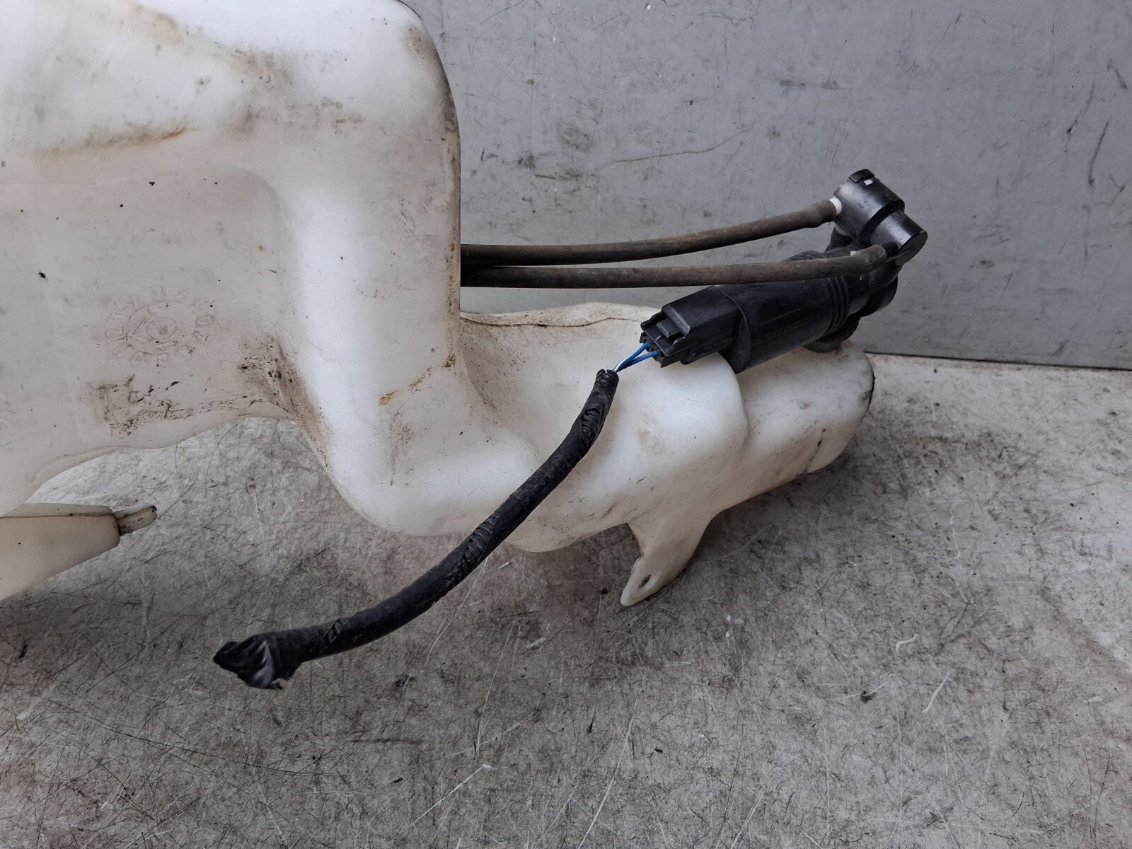 FORD FIESTA MK7 2016 WINDSCREEN WASHER BOTTLE 8A6117B613AC