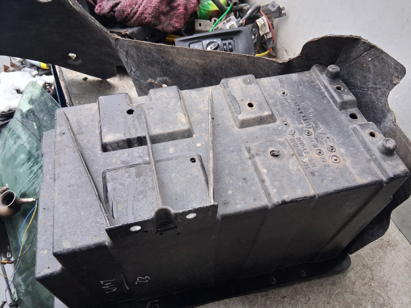 2023 MERCEDES SPRINTER W907 BATTERY BOX TRAY HOLDER HOUSING A9076103000
