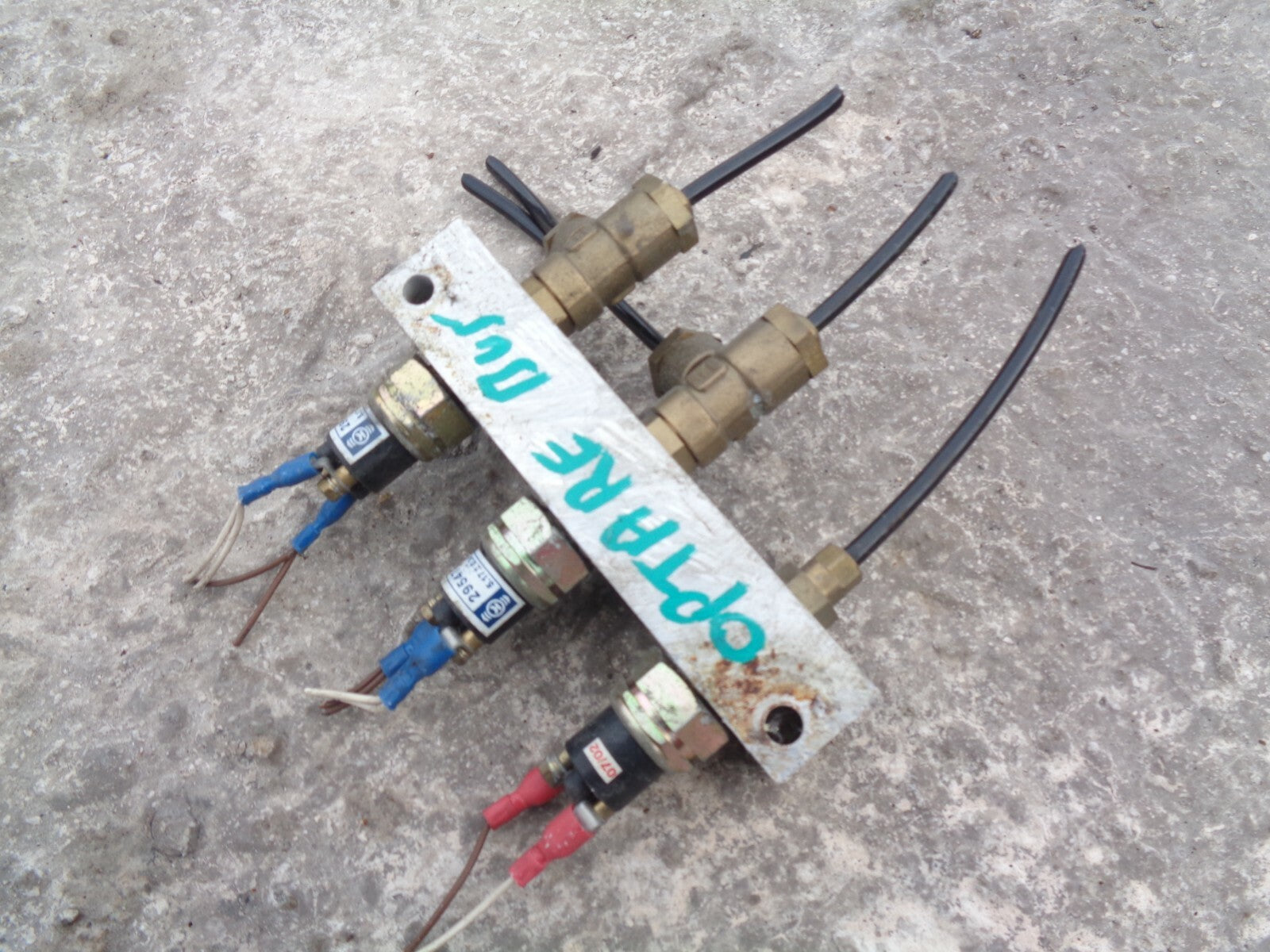 OPTARE ALERO PARTY BUS 2003 PNEUMATIC SWITCH VALVES