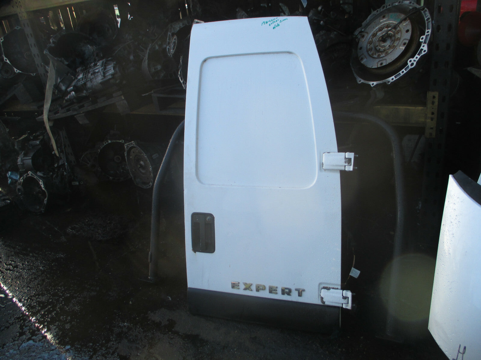 PEUGEOT EXPERT 2004 OSR DRIVER SIDE REAR COMPLETE DOOR WHITE