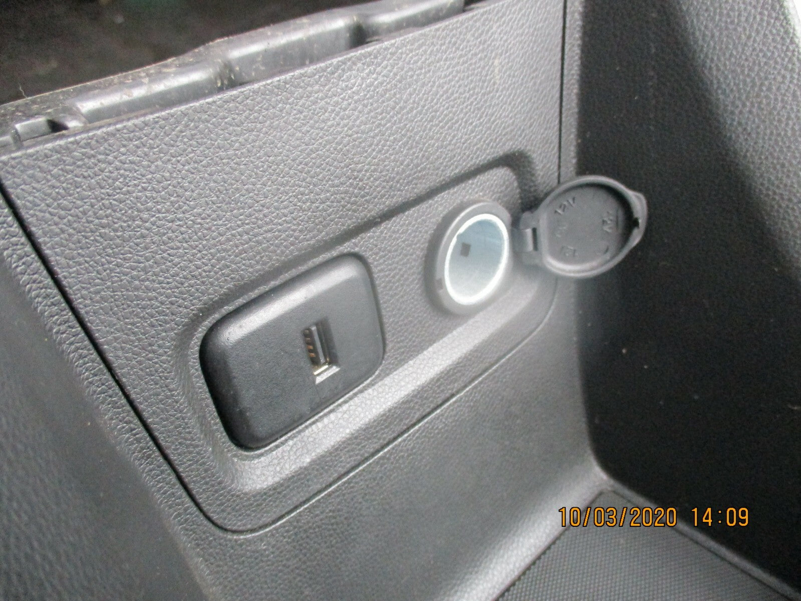 VAUXHALL VIVA 2017 PLASTIC CENTRE CONSOLE ASM CUP HOLDER USB 12V 95388454