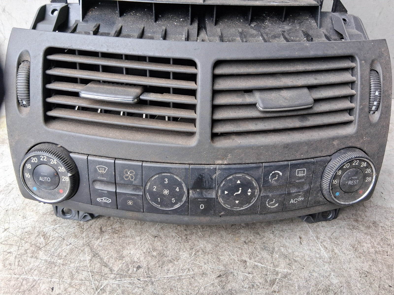 2004 MERCEDES E CLASS W211 AC HEATER CLIMATE CONTROL WITH AIR VENTS H24400055010