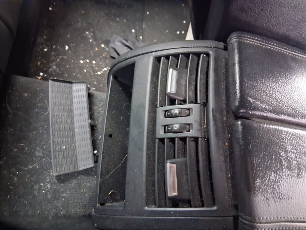2010 BMW 5 SERIES F10 M SPORT CENTRE CONSOLE REAR AIR VENT