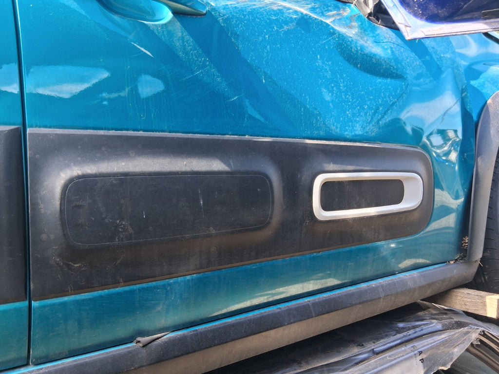 2023 CITREOEN C3 MK3 OSF DRIVER SIDE FRONT DOOR LOWER MOULDING TRIM