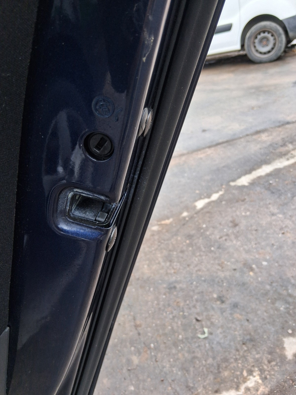 2014 VW VOLKSWAGEN PASSAT B7 SALOON OSR DRIVER SIDE REAR DOOR LOCK MECHANISM