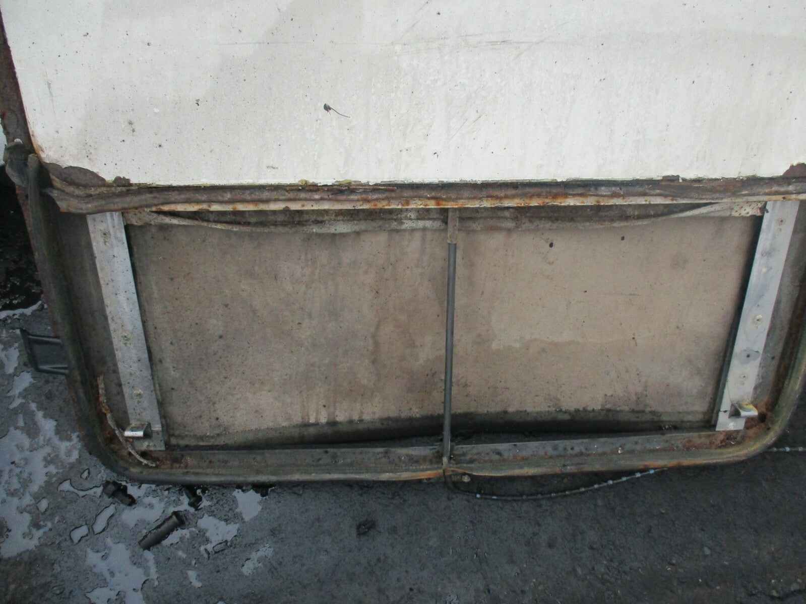 MERCEDES SLC CLASS C107 SUN ROOF CREAM