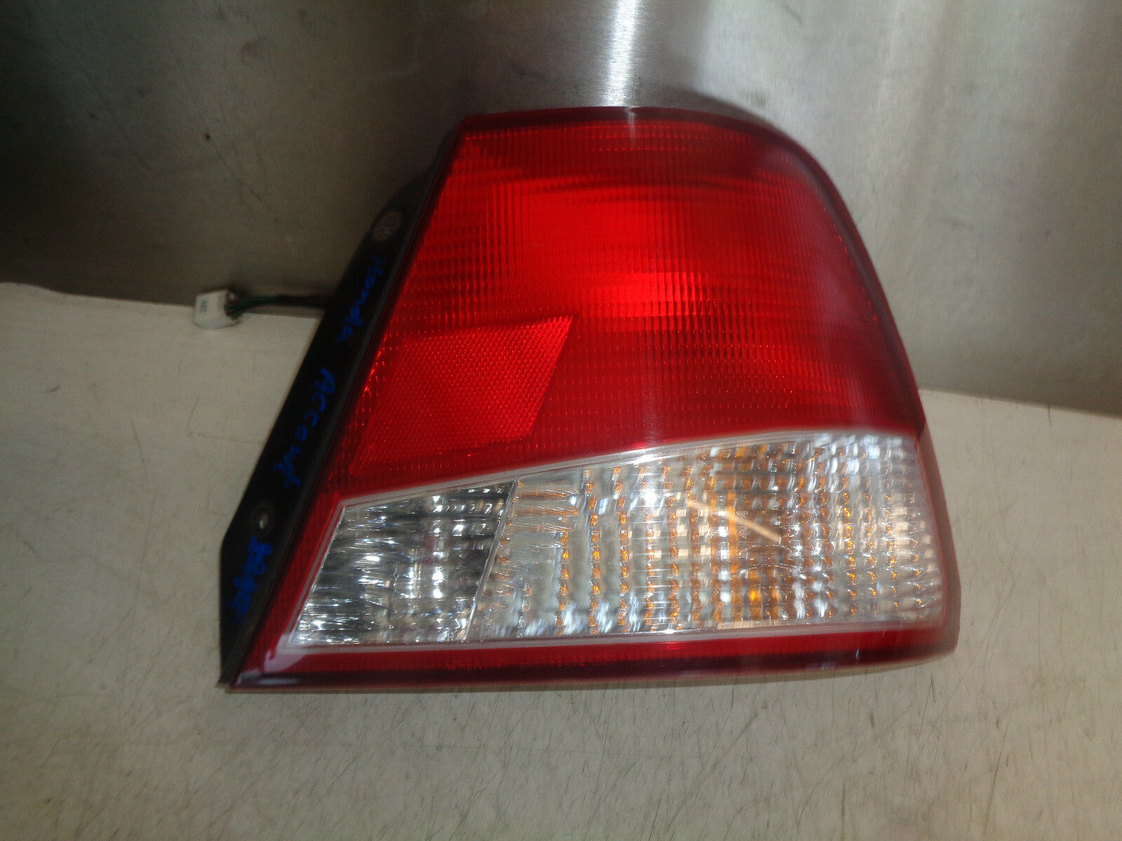 HYUNDAI ACCENT 2000 MK2 OSR DRIVER SIDE REAR BRAKE TAIL LIGHT CLUSTER