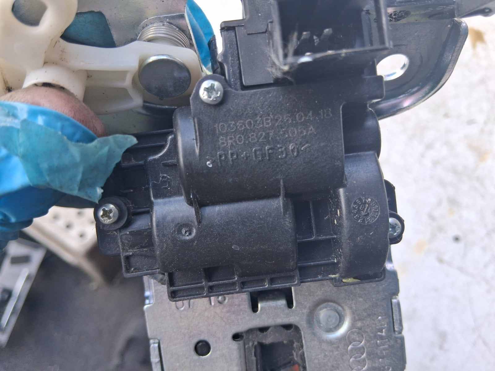 2017 AUDI A1 8X REAR BOOT LOCK 8R0827505A