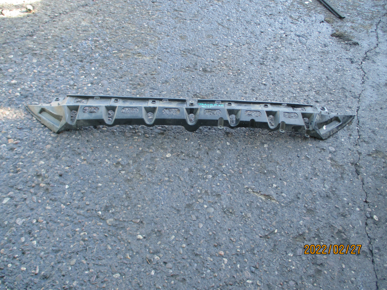 2015 JAGUAR XE 2.0 DIESEL FRONT BUMPER UPPER GRILL TRIM GX7317640AB