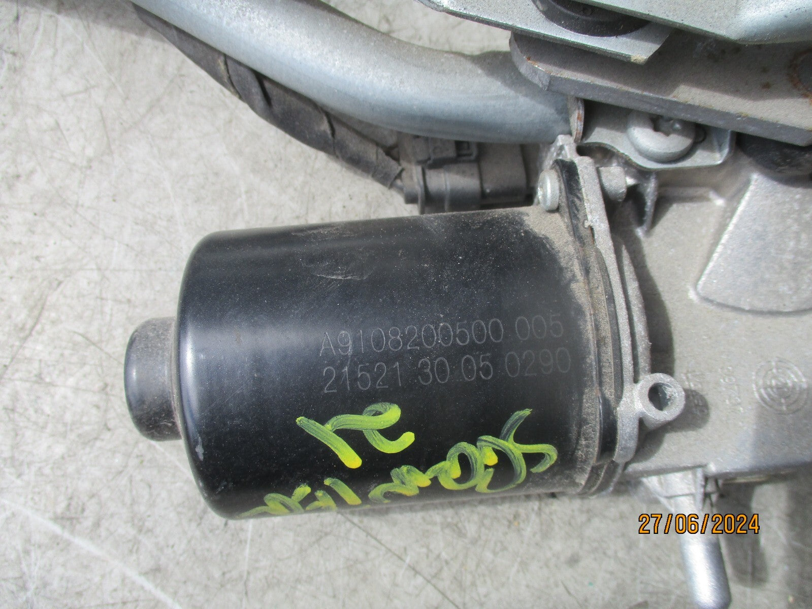 2021 MERCEDES SPRINTER W907 FRONT WINDSCREEN WIPER MOTOR LINKAGES A9108200500