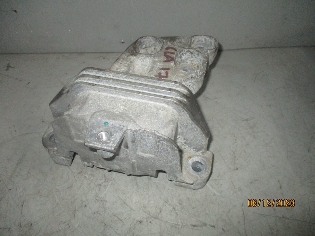 MERCEDES BENZ CLA 2017 1.6 PETROL PASSENGER SIDE ENGINE MOUNT 2462400217