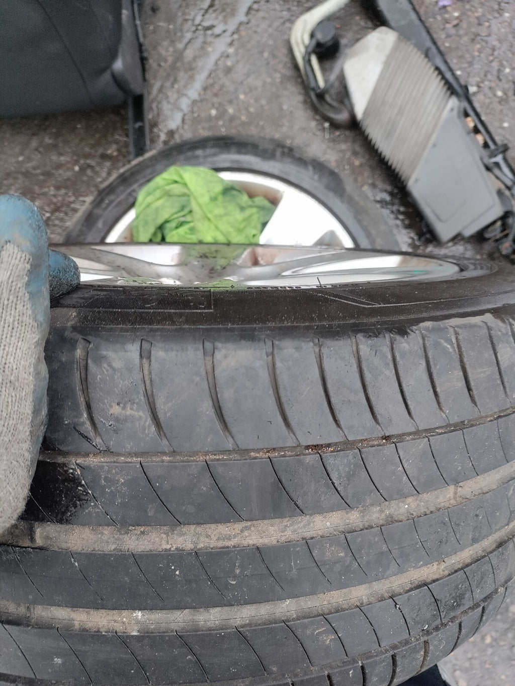 2009 JAGUAR XF X250 18 INCH ALLOY WHEEL WITH TYRE 245/45R18 REF 3