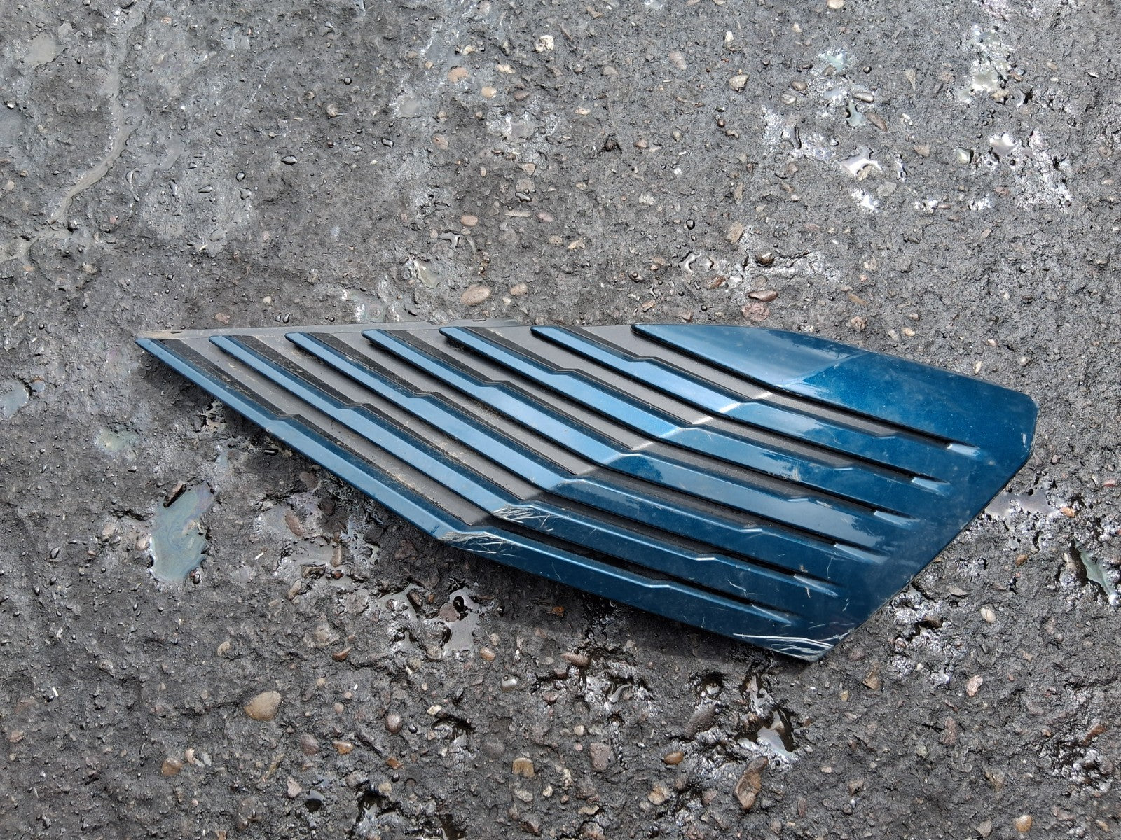 2023 PEUGEOT 5008 MK2 NSF PASSENGER SIDE FRONT BUMPER UPPER GRILL MOULDING